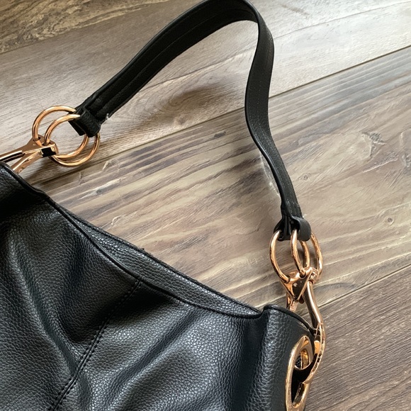 Marshallβs leather Shoulder Bag - Picture 3 of 13